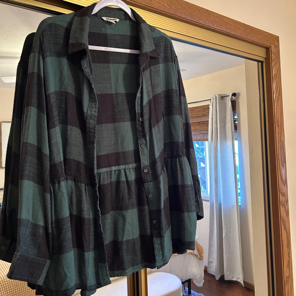 American Eagle Outfitters Green and Charcoal Plaid Shirt
